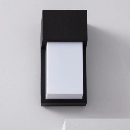 Outdoor Wall Lamp with Soft Light Diffuser – Elegant Black Metal Design for Gardens and Patios 4