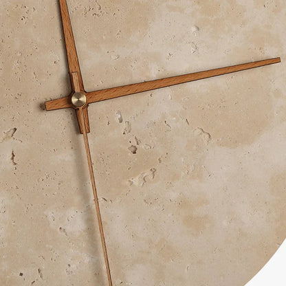 Wandlampe und Uhr aus Naturstein - Skulpturaler Lichtakzent