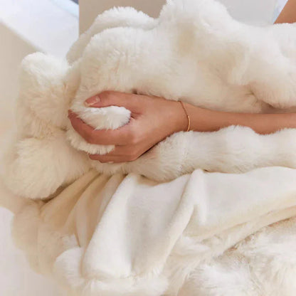Luxurious Faux Fur Blanket – Soft Throw Blanket for Sofa and Bed, 150 x 200 cm 5