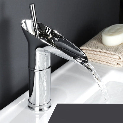 Antiker Wasserfall Wasserhahn für Badezimmer - Messinghahn mit klassischem Design