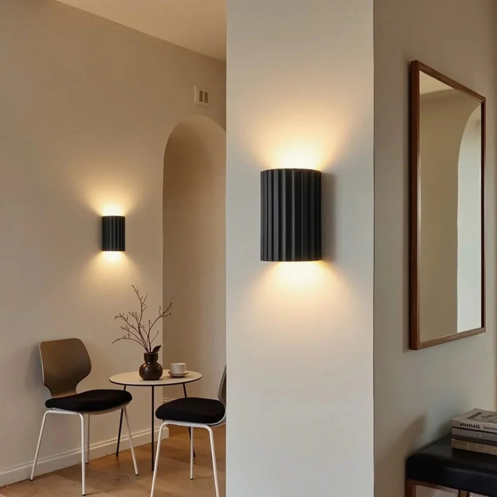 Modern Minimalist Wall Light with Colorful Accents – Elegant Aluminum Design 3